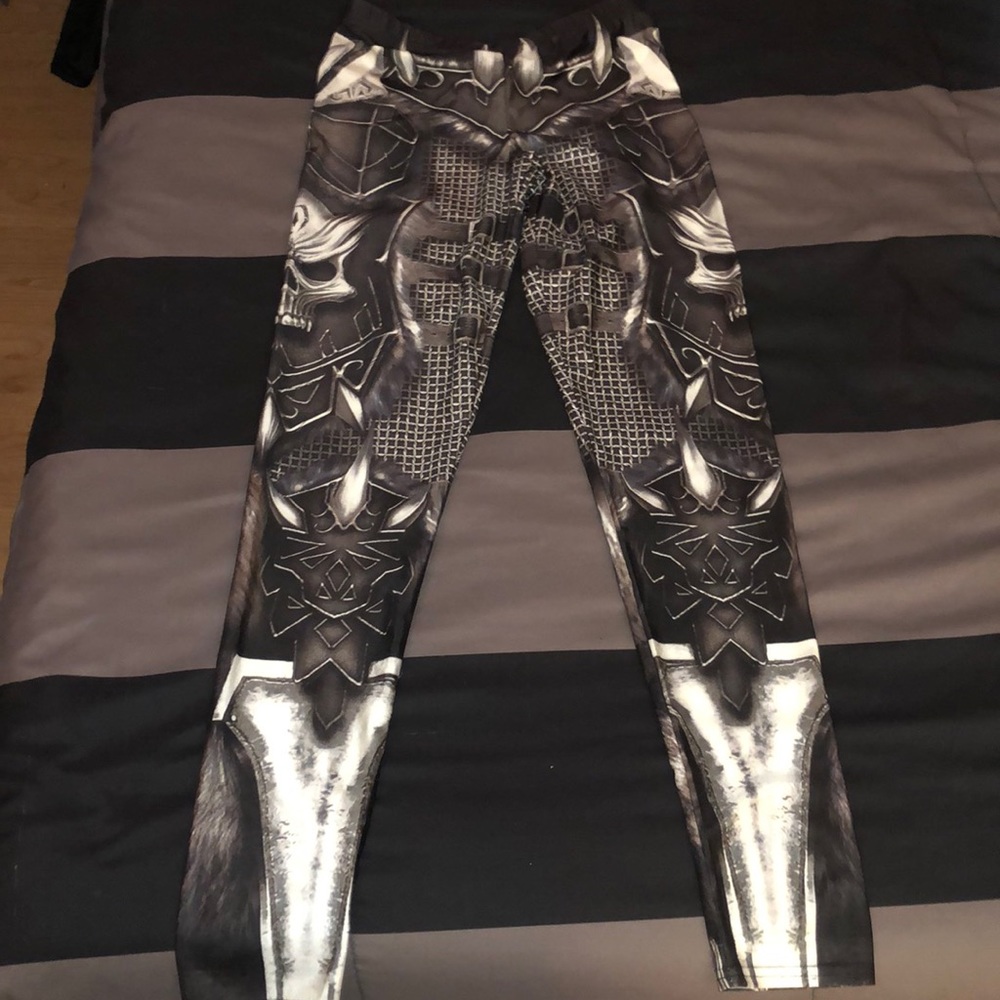 Skull graphic legging